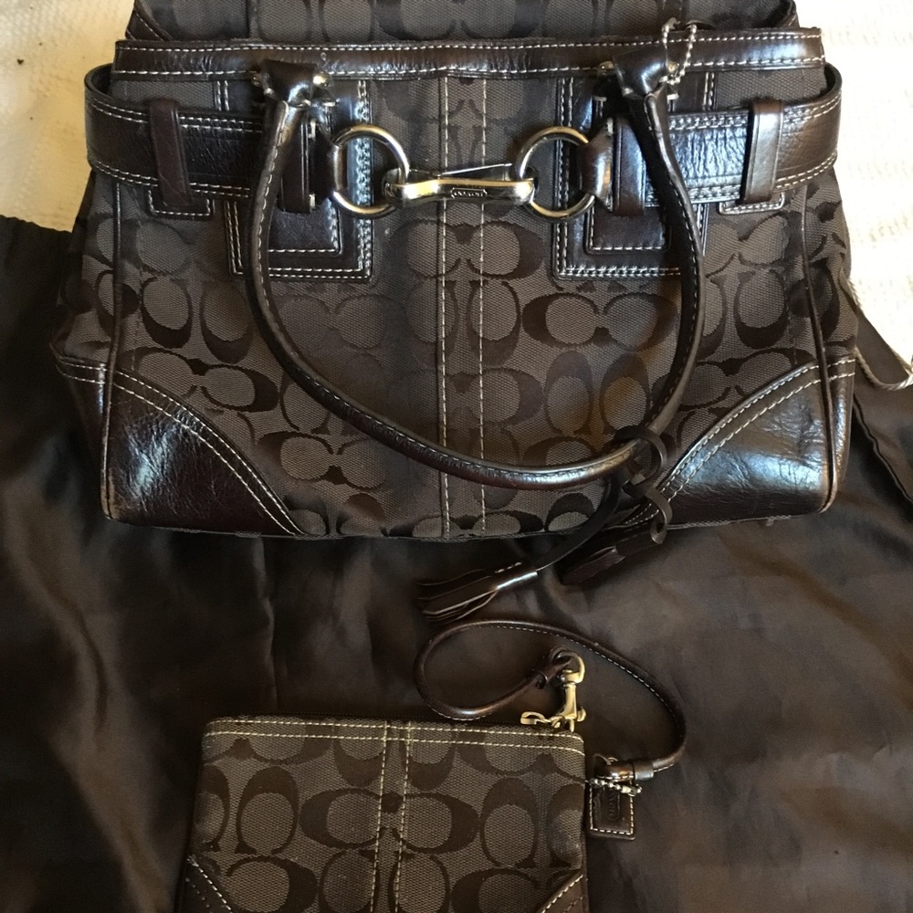 Coach Handbag w/ Matching Wristlet & Dust Bag
